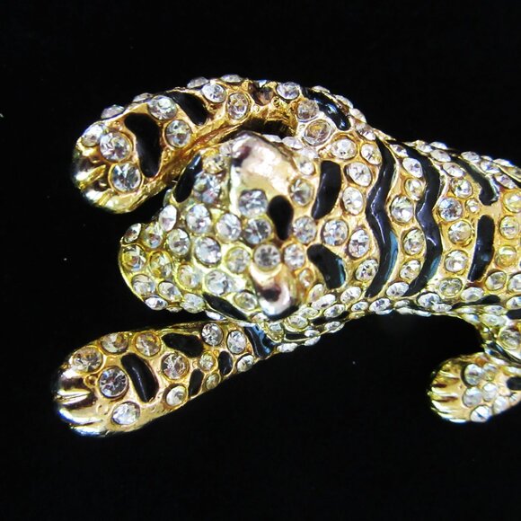 Vintage large rhinestone tiger brooch with black enamel in gold tone setting - Picture 4 of 10